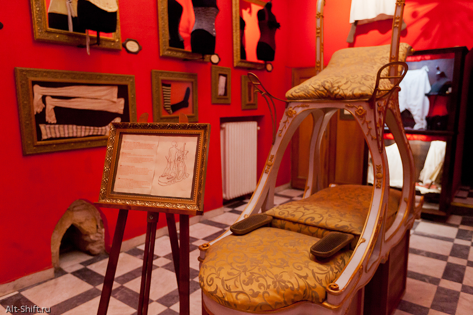Кресло в пражском музее